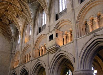File:Malmesbury.abbey.interior.2.arp.jpg